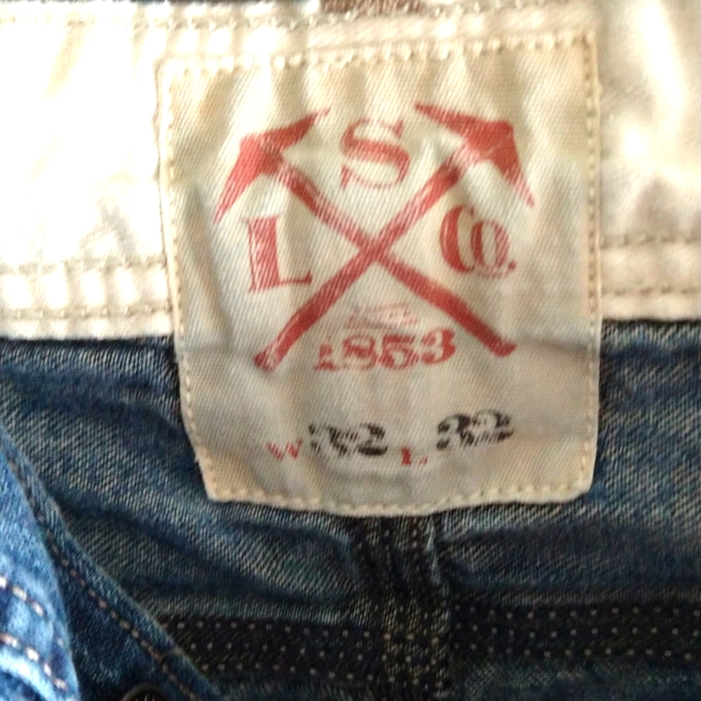 Levis - Picture 5 of 8